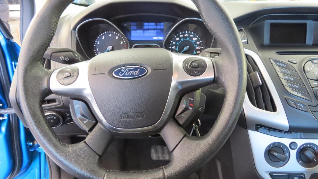 Ford FOCUS sedan se auto 2013